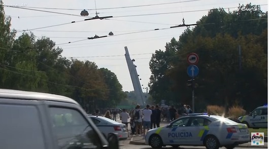 Как в Рига се разделиха с паметника на съветските воини 