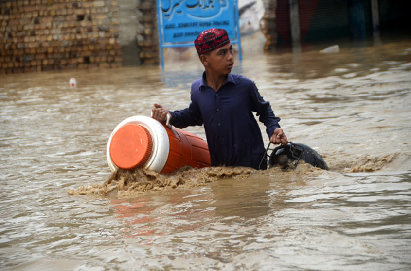 Пакистан обяви наводненията в страната за "климатична катастрофа": жертвите са над 1000