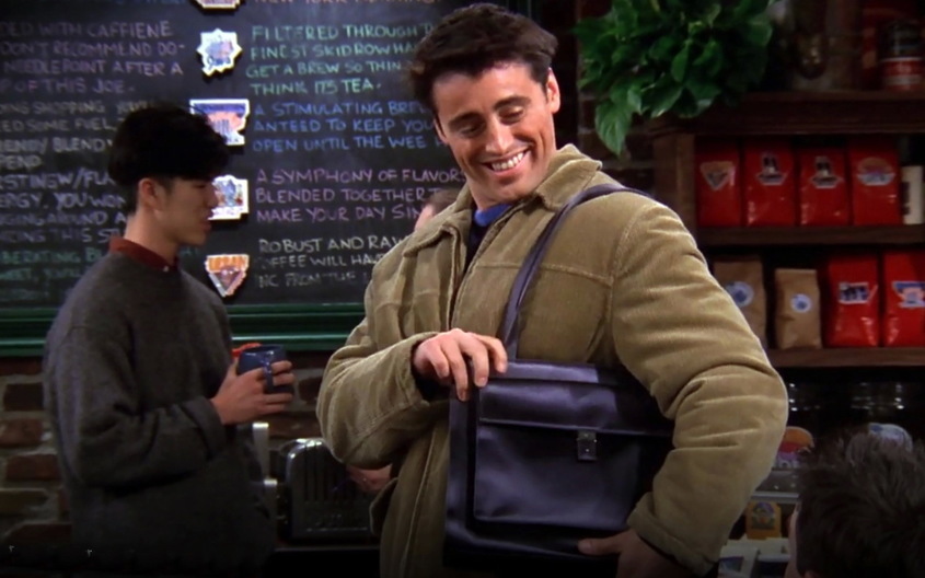 Приятели - Джоуи с дамска чанта 
