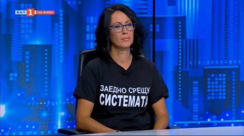 За Нели Димитрова от „Изправи се, България“ това включваше благодарности към Мая Манолова, която е „позволила“ на майките от „Системата ни убива“ да влязат в политиката, тъй като те са намали за кого друг да гласуват на предстоящите избори.