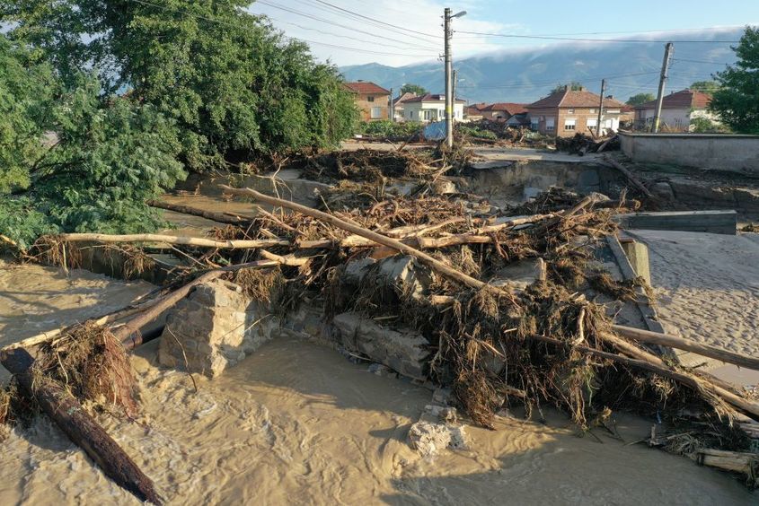 Институциите признаха: "Безплатните" дърва за наводнените карловски села всъщност са платени