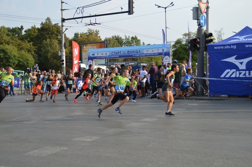 Щафетен маратон се провежда днес по централните булеварди в София