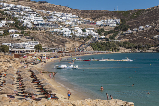 Миконос е едно от любимите места за ваканциите на богатите