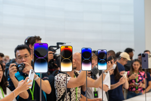 Apple превърна notch-а от дефект в ефект с новия iPhone 14 Pro