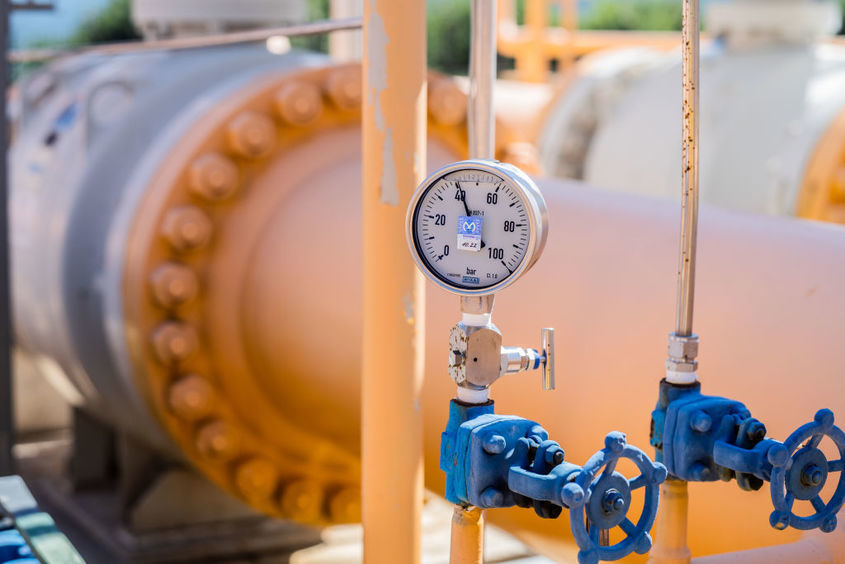 Газът в България ще поевтинее с 45% от ноември 2022 г. - под цената на "Газпром"