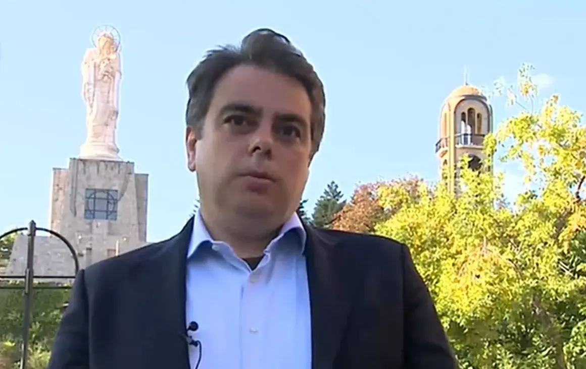 Асен Василев отдаде спада на цената на бензина на световна тенденция, не на служебния кабинет