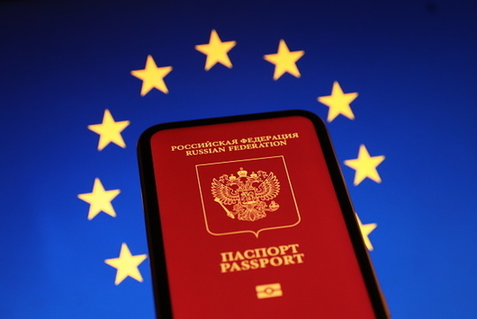 Девет държави от ЕС спряха издаването на туристически визи за руснаци