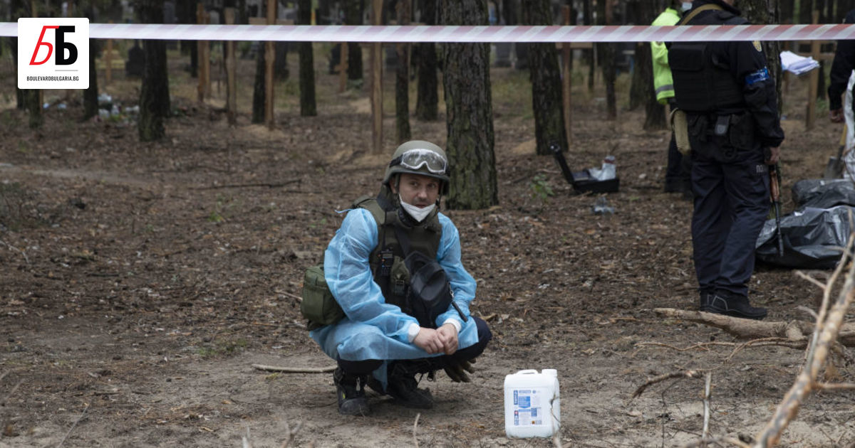 Украинските власти продължават ексхумирането на телата от масовите гробове, открити