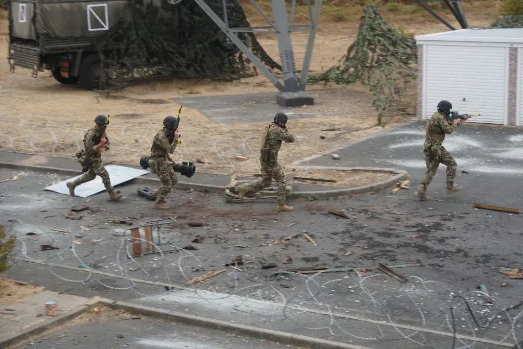 Великобритания обеща 2,3 млрд. паунда военна помощ за Украйна