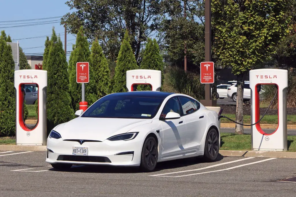 1,1 млн. автомобила Tesla са "аут" заради опасни прозорци