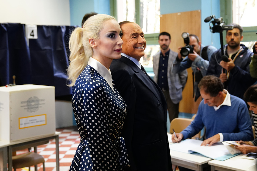 32-годишната жена на Берлускони стана депутат от Сицилия, без да e стъпвала на острова