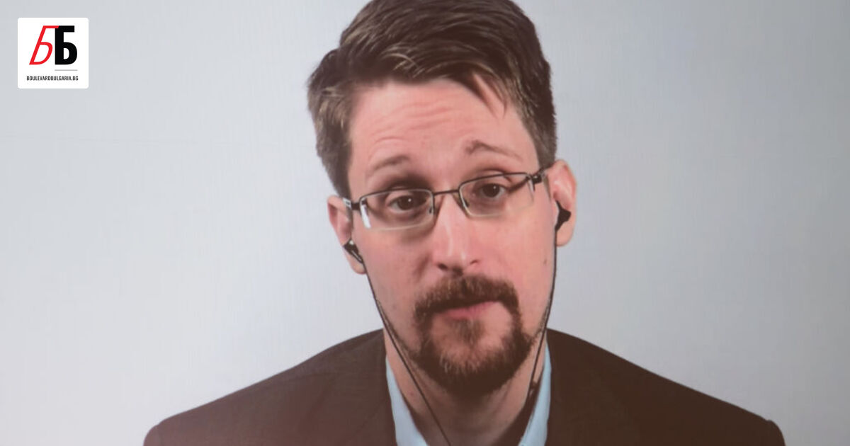 Ден след като Едуард Сноудън получи руско гражданство с указ