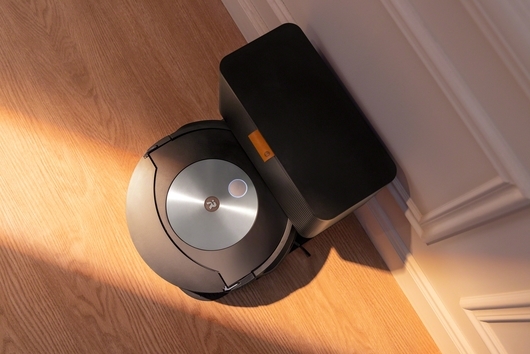 Лидерът в потребителската роботика iRobot представи Roomba Combo™ j7