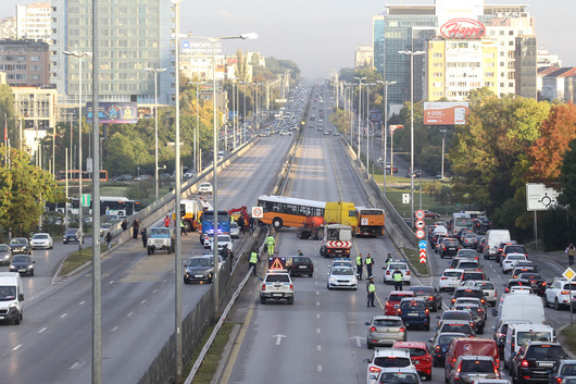 Автобус на градския транспорт катастрофира на “Цариградско шосе”