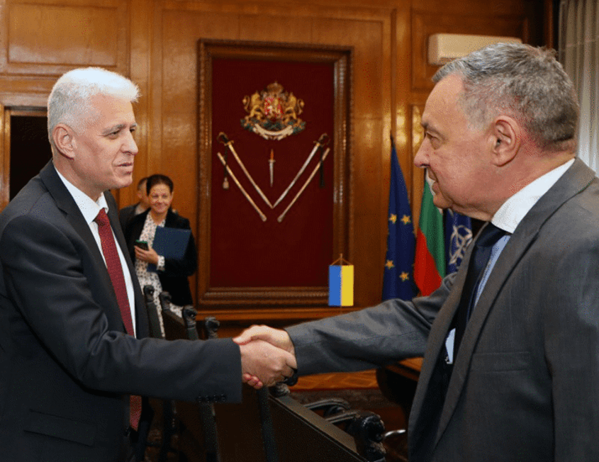 България ще дари на Украйна леко оръжие и боеприпаси, но не е ясно кога (Обновена)