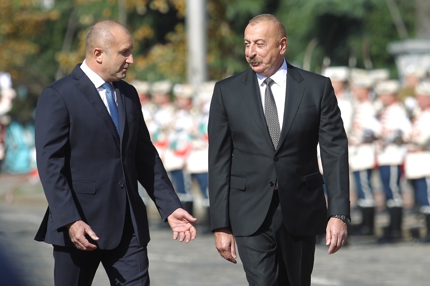 "Променяме енергийната карта на Европа". Радев и Алиев говорят за още газ и общ транзит за ЕС