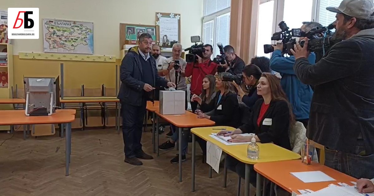 09:00 ч.Христо Иванов гласува за смело реформаторско управлениеСъпредседателят на Демократична