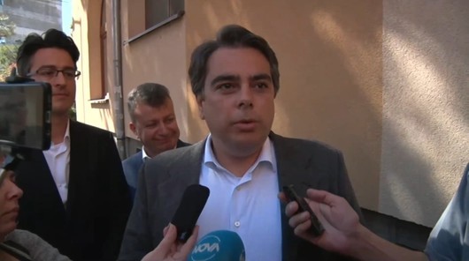 Асен Василев не успя да гласува, ОИК в Хасково препрати жалбата му към местната администрация (ОБНОВЕНА)