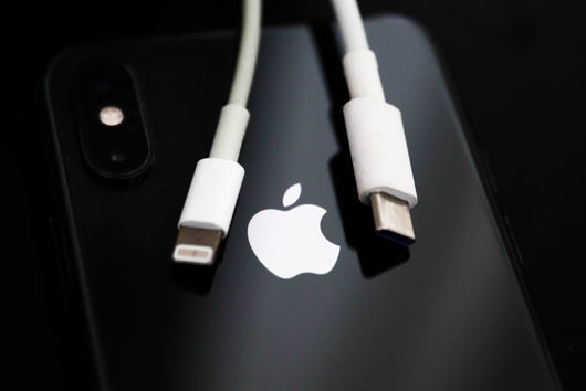 Apple е принудена да смени зарядните си в Европа след приета промяна от ЕС