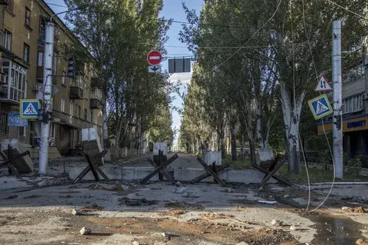 Чували с трупове, мини и пустош: Из безлюдните улици на освободения град Лиман