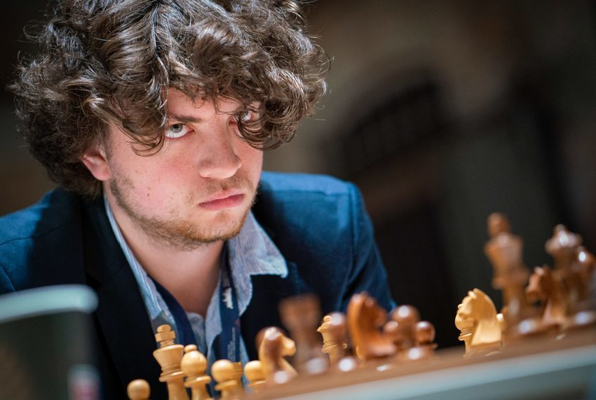 Измамник или феномен: 19-годишният Ханс Нийман, който разтърси света на шаха