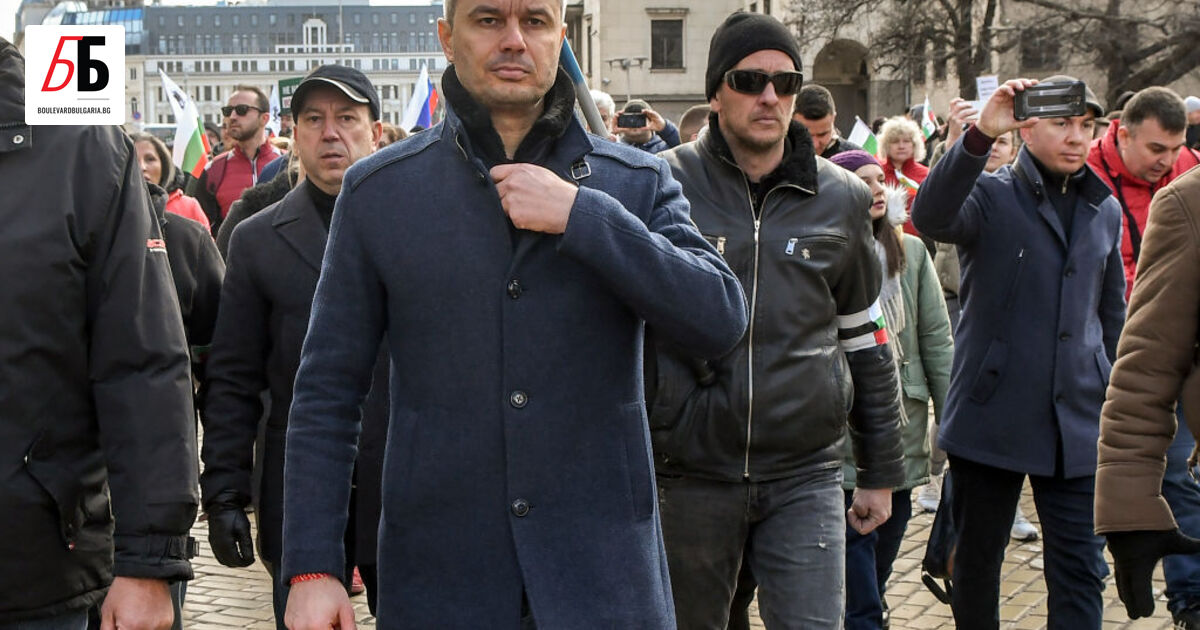 Негови , а членове на евроскептичната Алтернатива за Германия му