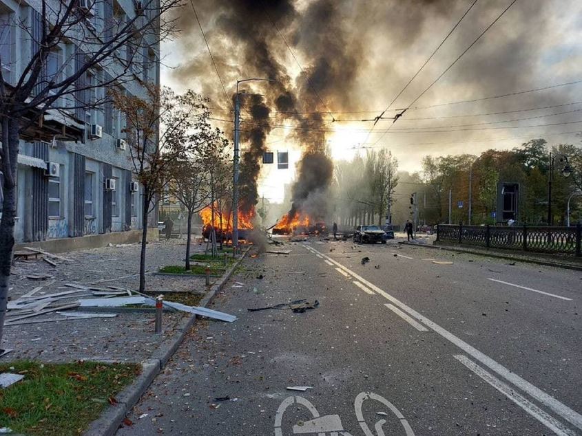 Най-малко 10 убити след руските атаки срещу Киев, Запорожие и Западна Украйна