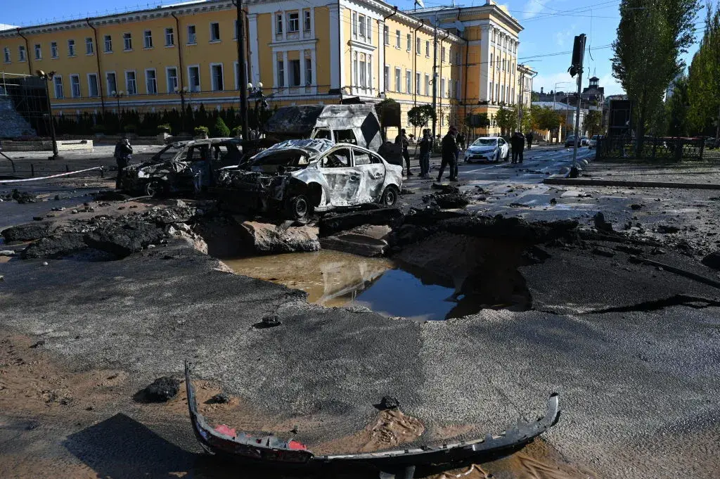 Нова вълна от руски удари по цяла Украйна - части от Киев са без ток и вода
