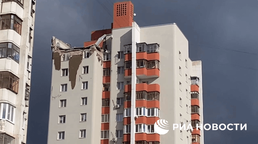 Многоетажен жилищен блок в руския град Белгород беше ударен от