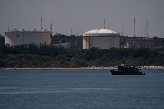 Правителството реши да уведоми Лукойл Нефтохим Бургас АД за прекратяването