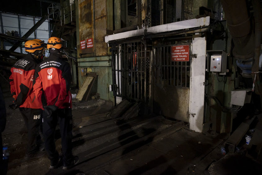 Загиналите при взрива в турска мина вече са 40 души (Обновена)