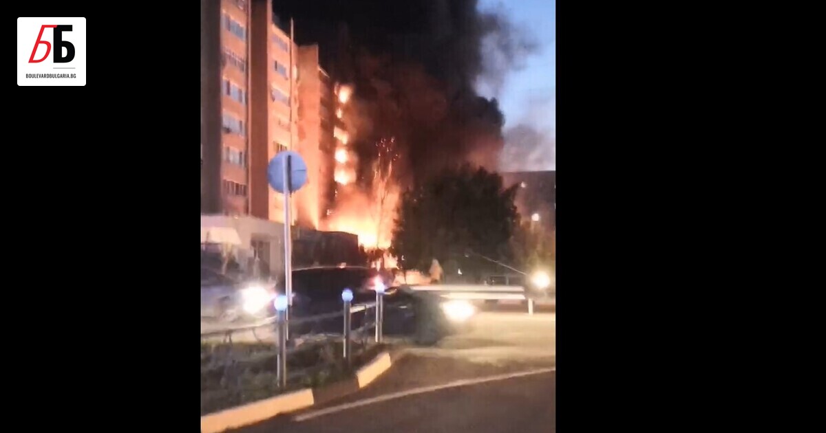 Военен самолет се е разбил в жилищен район в южния