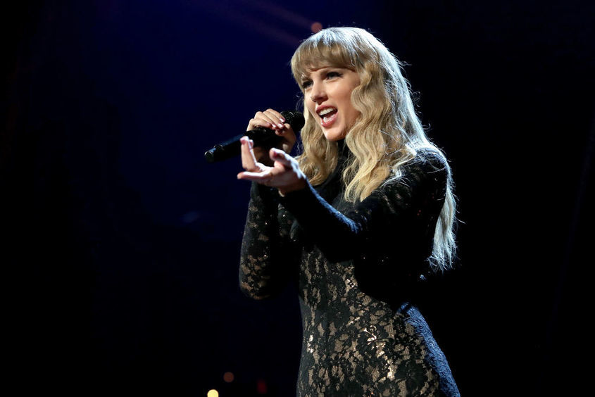 Тейлър Суифт счупи рекорд на Spotify и самата платформа с новия си албум "Midnights"