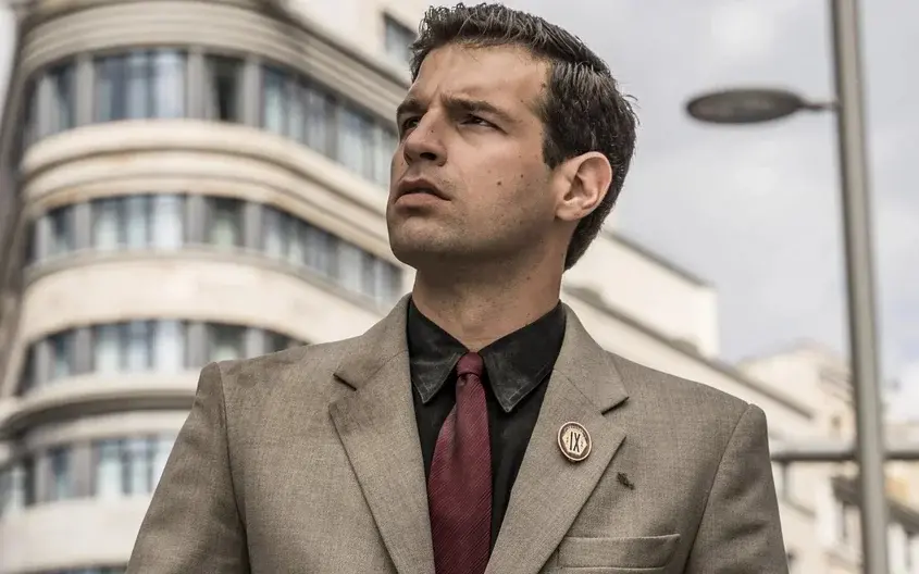 "Гарсия!" по HBO Max: Какво се случва, когато таен агент на ген. Франко се събуди в съвремието ни - Франсиско Ортис