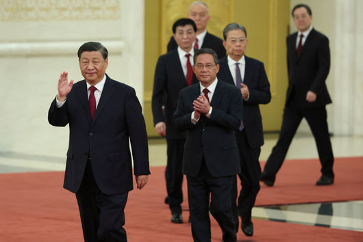 Преизбирането на Си Дзинпин доведе до пазарен срив и загуби от над 12 млрд. долара за най-богатите в Китай