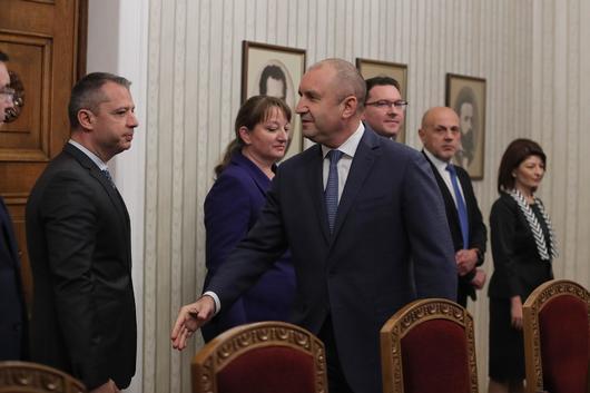 Президентът Румен Радев обяви че ще поиска отмяна на решенията