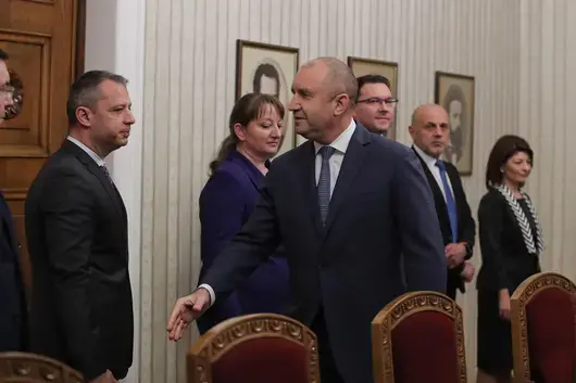 Румен Радев поиска КС да отмени избора на Атанасова и Белазелков