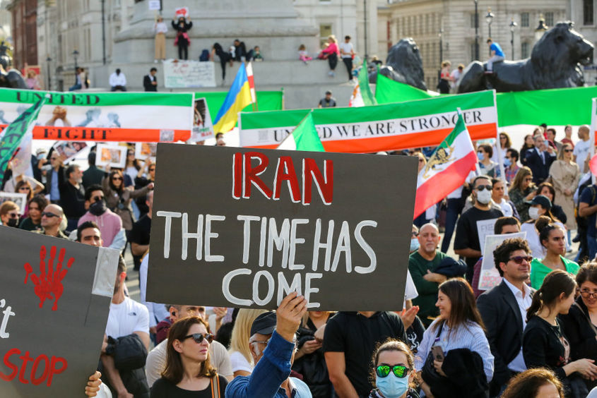Властта в Иран забрани на протестиращите да излизат по улиците 