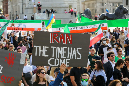 Докато западният свят е зает с коледните празненства в Иран