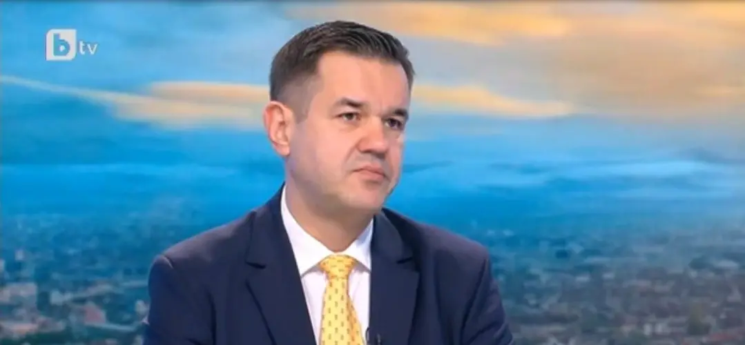 Министърът на икономиката: Мерките за трайно спадане на цените на горивата ще включват изземане на печалбите на "Лукойл"