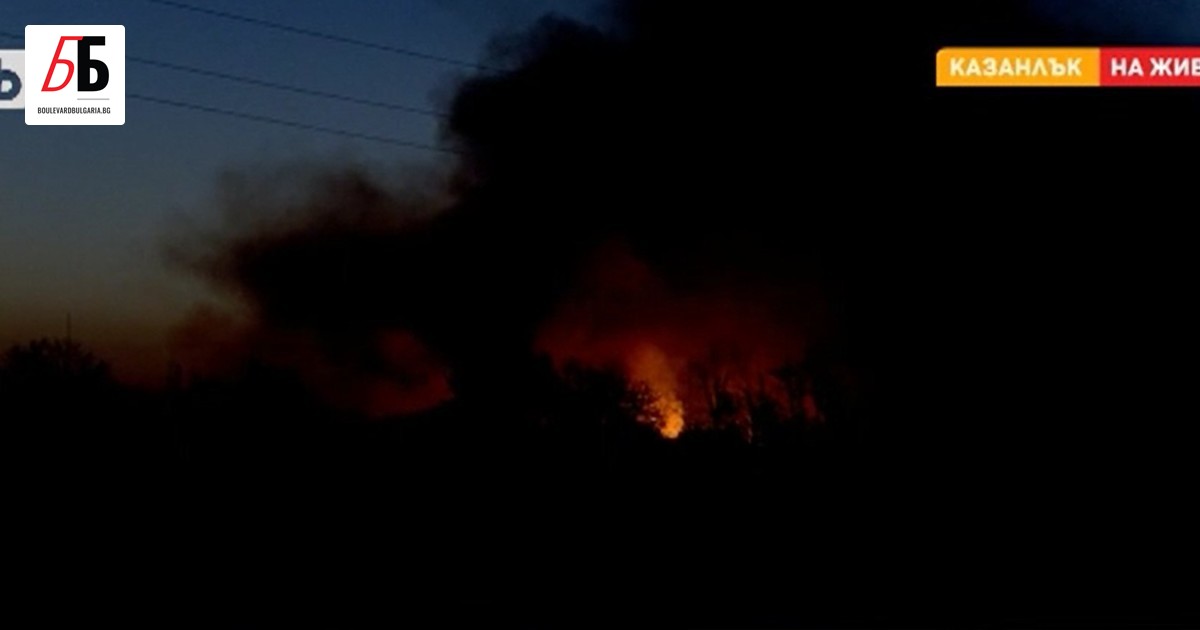Пожар гори в двора на оръжейния завод Арсеналв Казанлък.Сигналът за