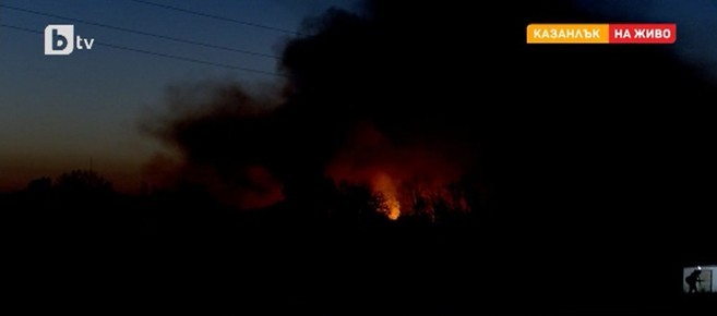 Пожар гори в двора на оръжейния завод Арсенал в Казанлък Сигналът за
