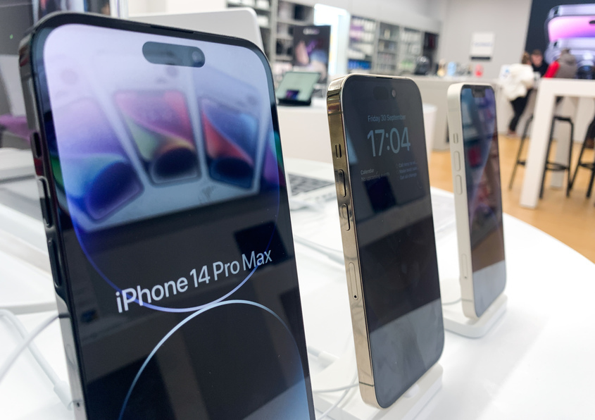 Apple сменя производителя на най-луксозния си iPhone след Covid-бунта във Foxconn