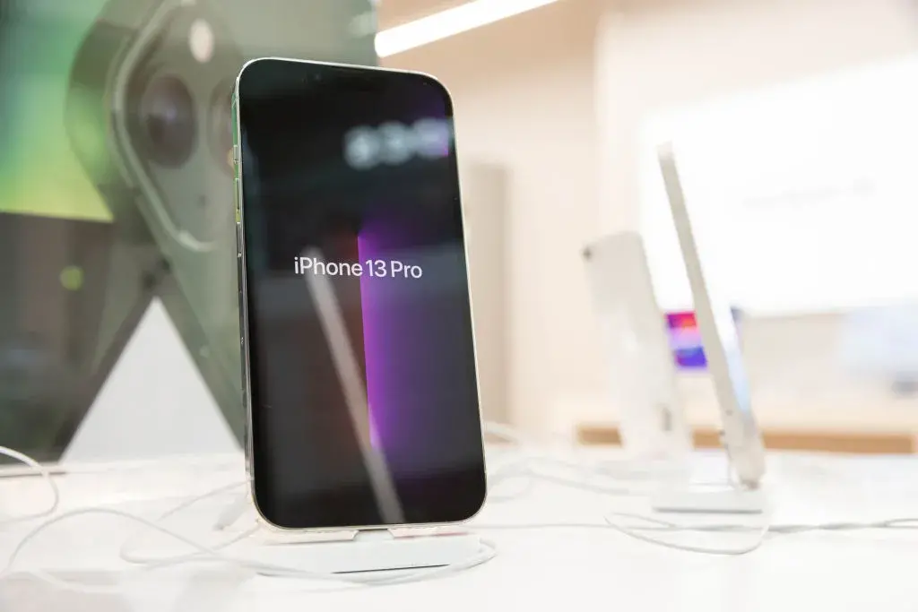 6. iPhone 13 Pro (Max)