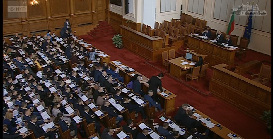 ДПС оглави и спортната комисия в парламента, след като ПП оттегли номинацията на Радостин Василев