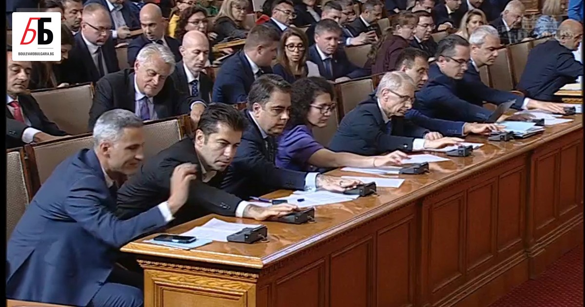 След близо четири часа дебати депутатите приеха предложението България да