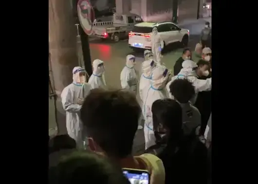 Абсурдната Covid-политика на Китай доведе до смъртта на дете