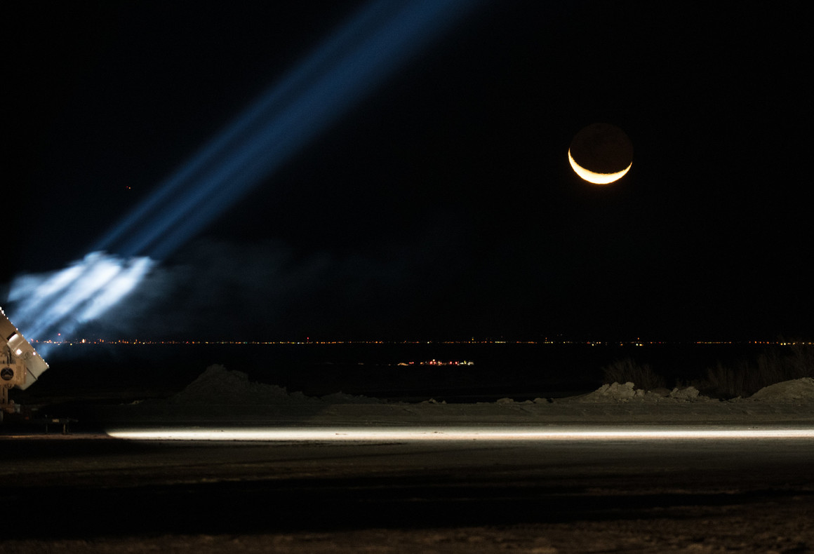 В очакване на Starliner, в небето над White Sands, New Mexico.
