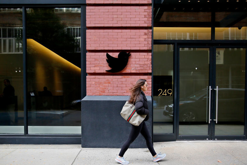 Не е само Стивън Кинг: Големите рекламодатели замразяват плащанията към Twitter