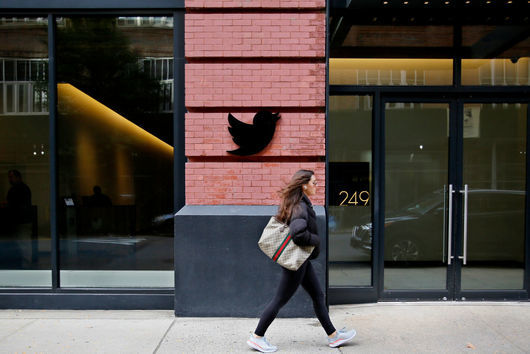 Докато Илон Мъск търси начини да увеличи приходите на Twitter